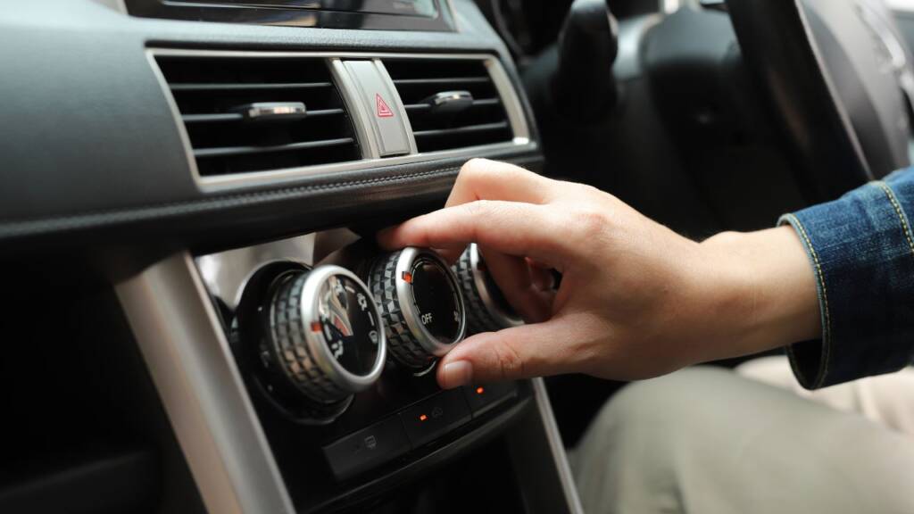 Obrazek przedstawia klimatyzacje samochodową