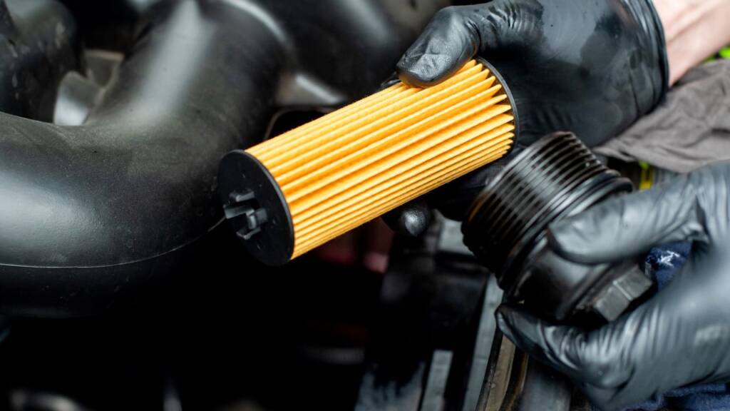 Obrazek przedstawia filtr oleju