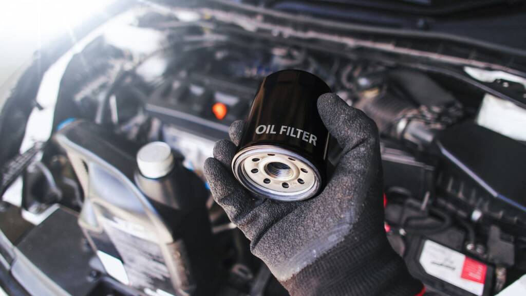 Obrazek przedstawia filtr oleju