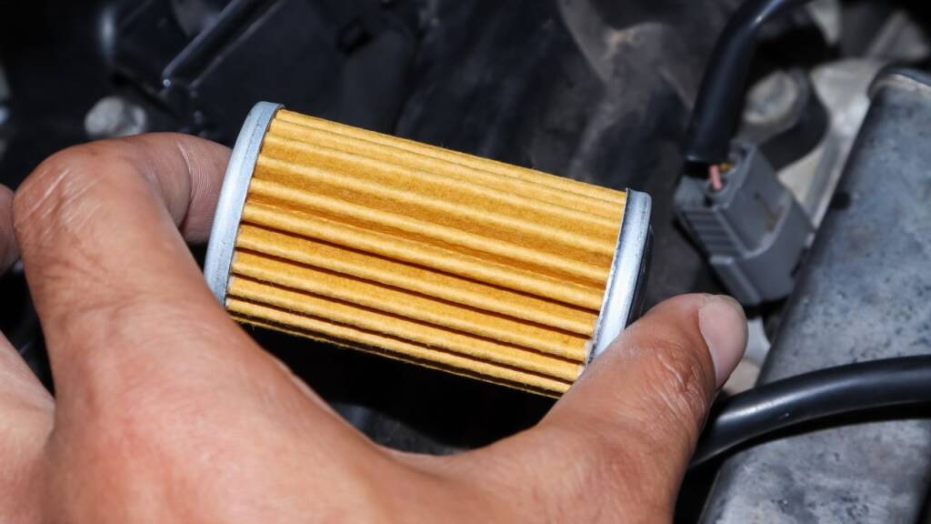 Obrazek przedstawia filtr oleju