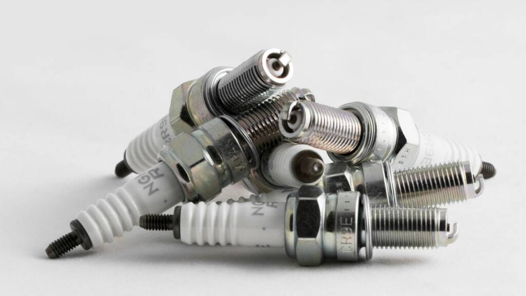 Obrazek przedstawia świece żarowe